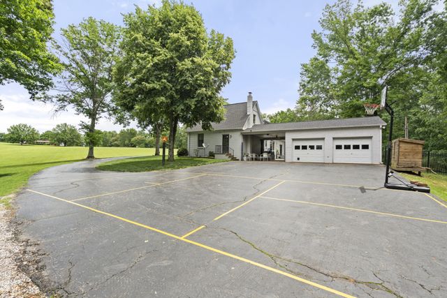 1100 Mill Rd, Dickson, TN 37055