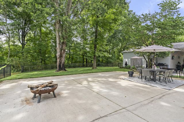 1100 Mill Rd, Dickson, TN 37055