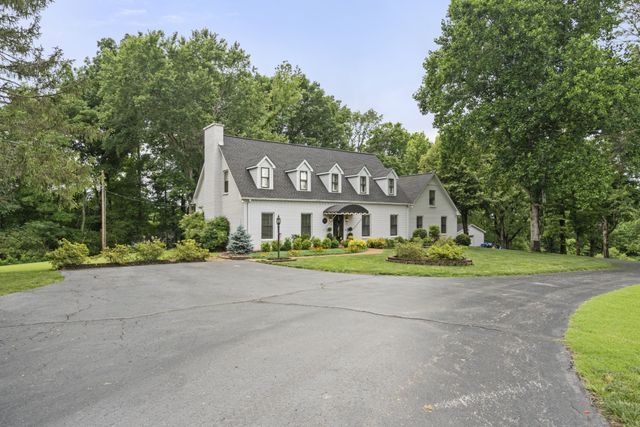 1100 Mill Rd, Dickson, TN 37055