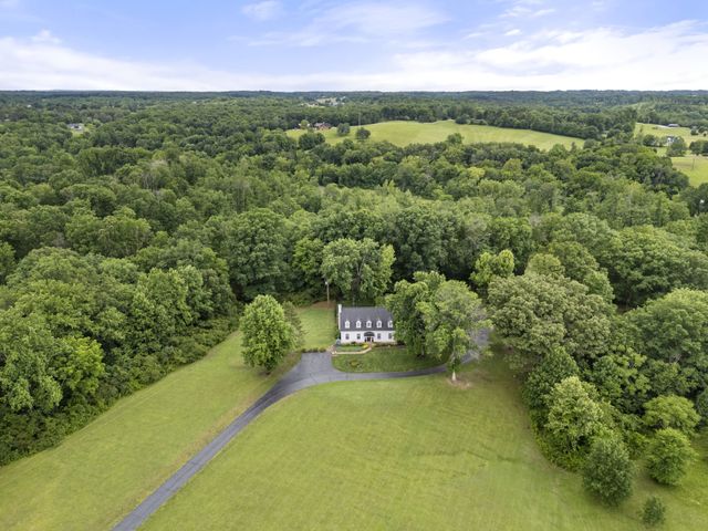 1100 Mill Rd, Dickson, TN 37055