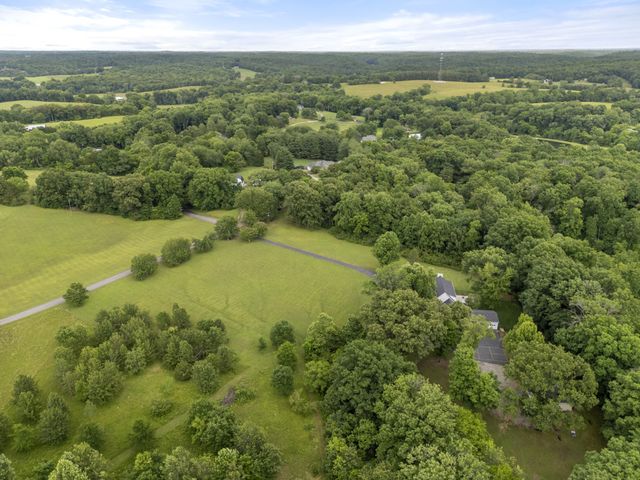 1100 Mill Rd, Dickson, TN 37055