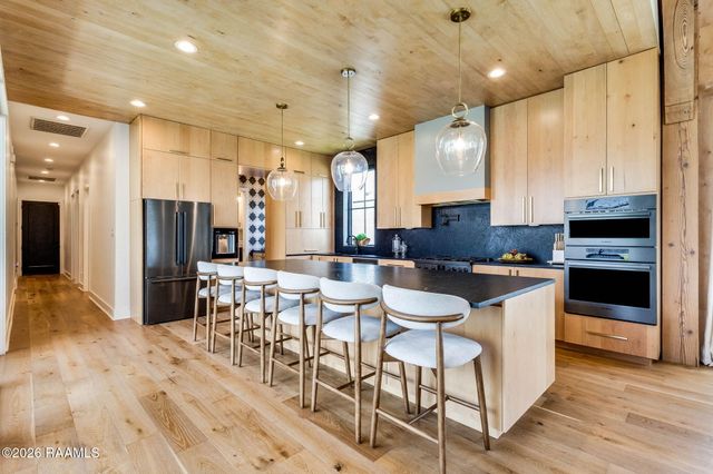 203 Shadow Bend Drive, Broussard, LA 70518