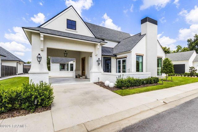 203 Shadow Bend Drive, Broussard, LA 70518