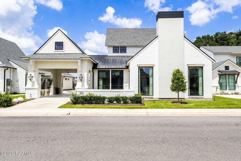 203 Shadow Bend Drive, Broussard, LA 70518