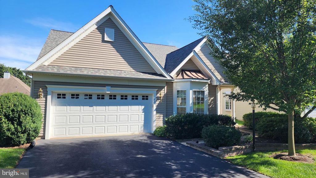 752 VILLAGE AVE #, COLLEGEVILLE, PA 19426 — exterior