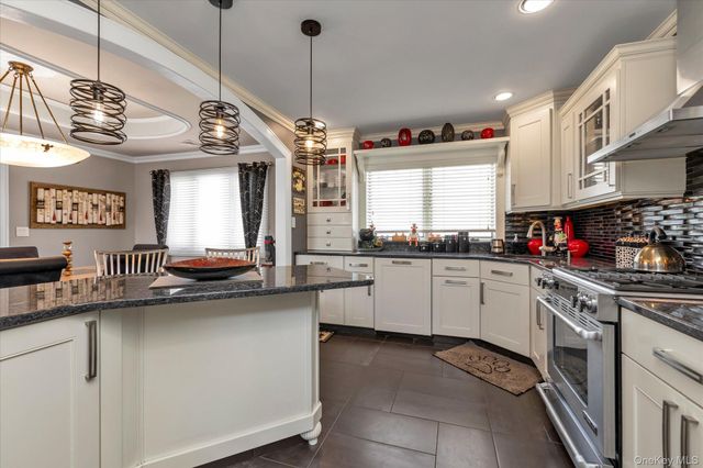 390 Silver Lane, Oceanside, NY 11572
