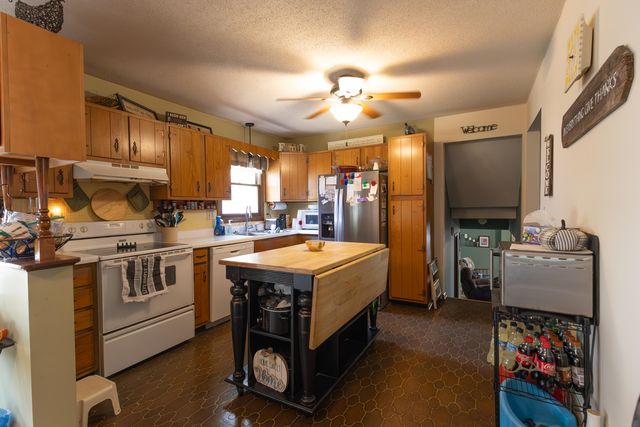 1410 HULEN DR, Moberly, MO 65270