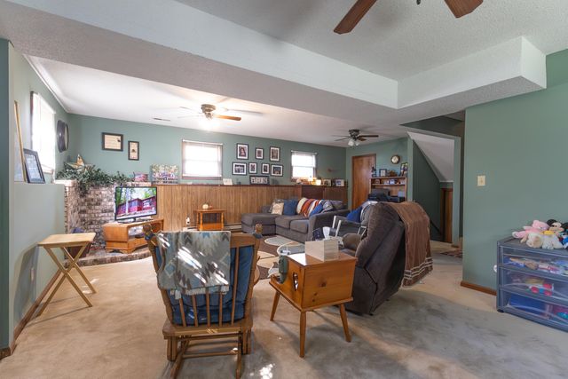 1410 HULEN DR, Moberly, MO 65270