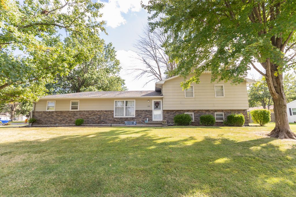 1410 HULEN DR, Moberly, MO 65270