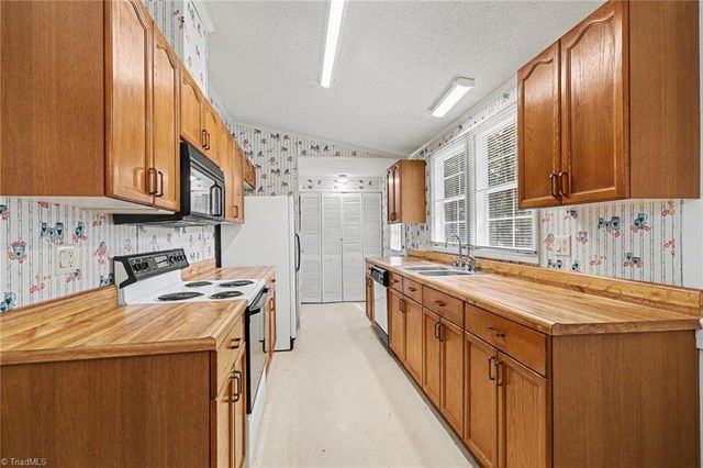 194 Pinehaven Drive, New London, NC 28127