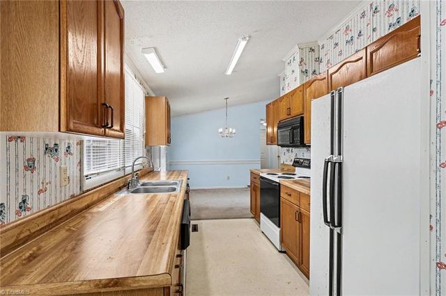 194 Pinehaven Drive, New London, NC 28127