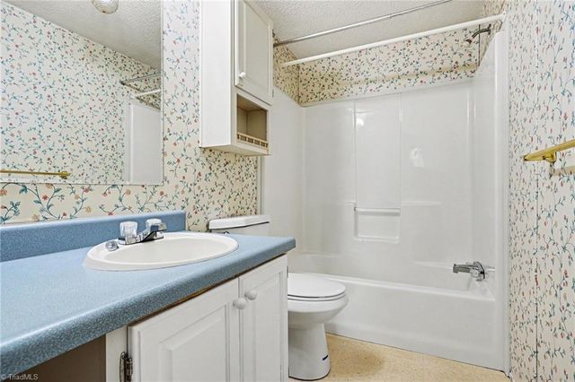 194 Pinehaven Drive, New London, NC 28127