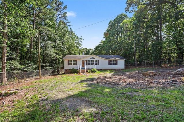 194 Pinehaven Drive, New London, NC 28127