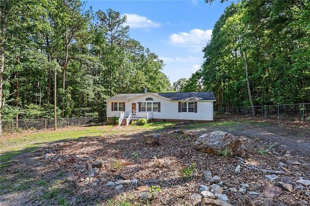 194 Pinehaven Drive, New London, NC 28127