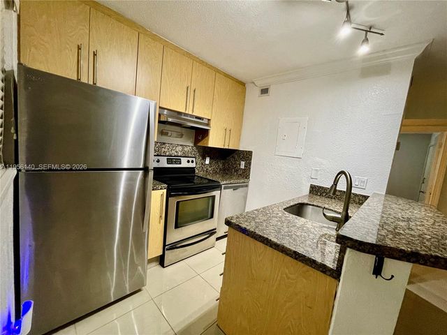 811 NE 14th Pl 4, Fort Lauderdale, FL 33304