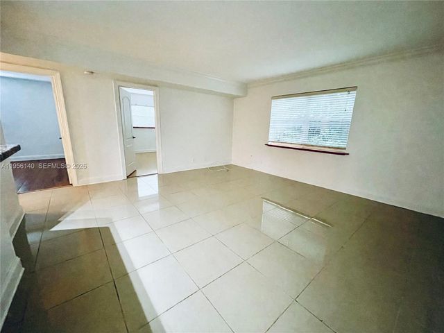 811 NE 14th Pl 4, Fort Lauderdale, FL 33304