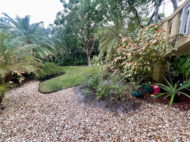 811 NE 14th Pl 4, Fort Lauderdale, FL 33304