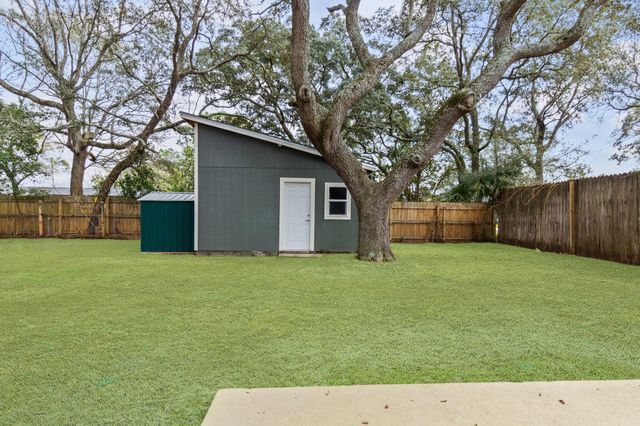 725 Tuxedo Drive, Fort Walton Beach, FL 32547