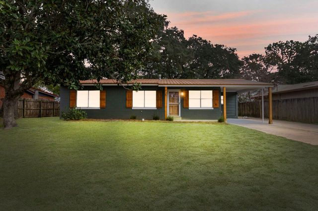 725 Tuxedo Drive, Fort Walton Beach, FL 32547