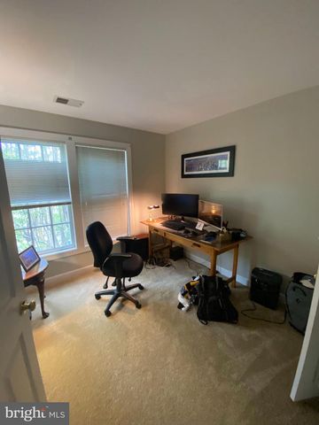 8143 SKELTON CIR, Falls Church, VA 22042