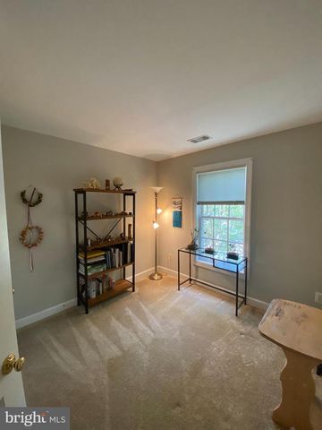 8143 SKELTON CIR, Falls Church, VA 22042