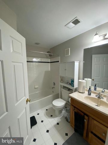 8143 SKELTON CIR, Falls Church, VA 22042