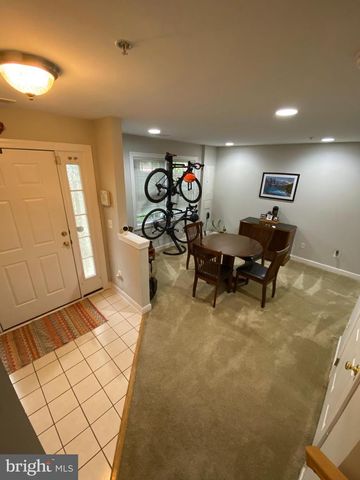 8143 SKELTON CIR, Falls Church, VA 22042