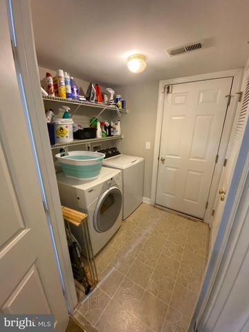 8143 SKELTON CIR, Falls Church, VA 22042