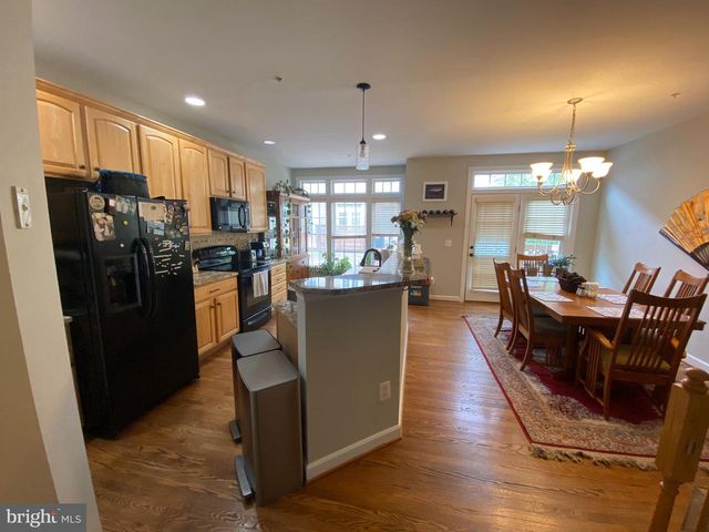 8143 SKELTON CIR, Falls Church, VA 22042