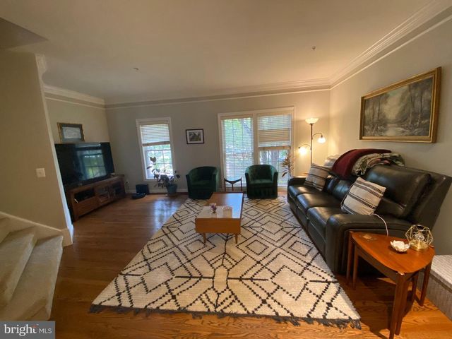 8143 SKELTON CIR, Falls Church, VA 22042