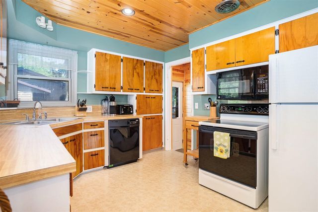 1018 Ruddiman Drive, Muskegon, MI 49445