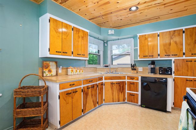 1018 Ruddiman Drive, Muskegon, MI 49445