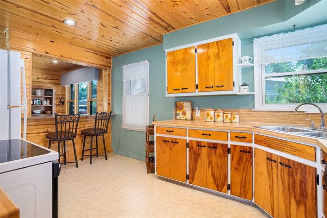 1018 Ruddiman Drive, Muskegon, MI 49445