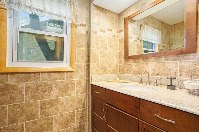 1018 Ruddiman Drive, Muskegon, MI 49445