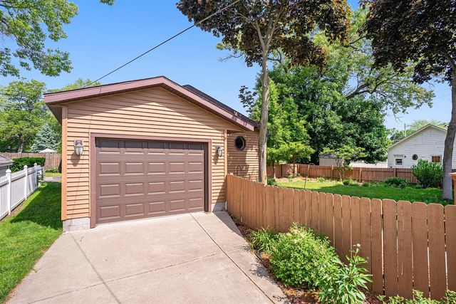 1018 Ruddiman Drive, Muskegon, MI 49445