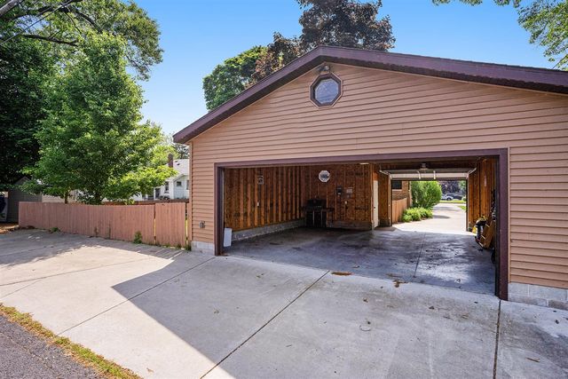 1018 Ruddiman Drive, Muskegon, MI 49445