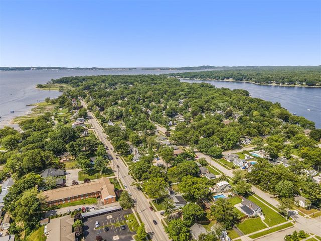 1018 Ruddiman Drive, Muskegon, MI 49445