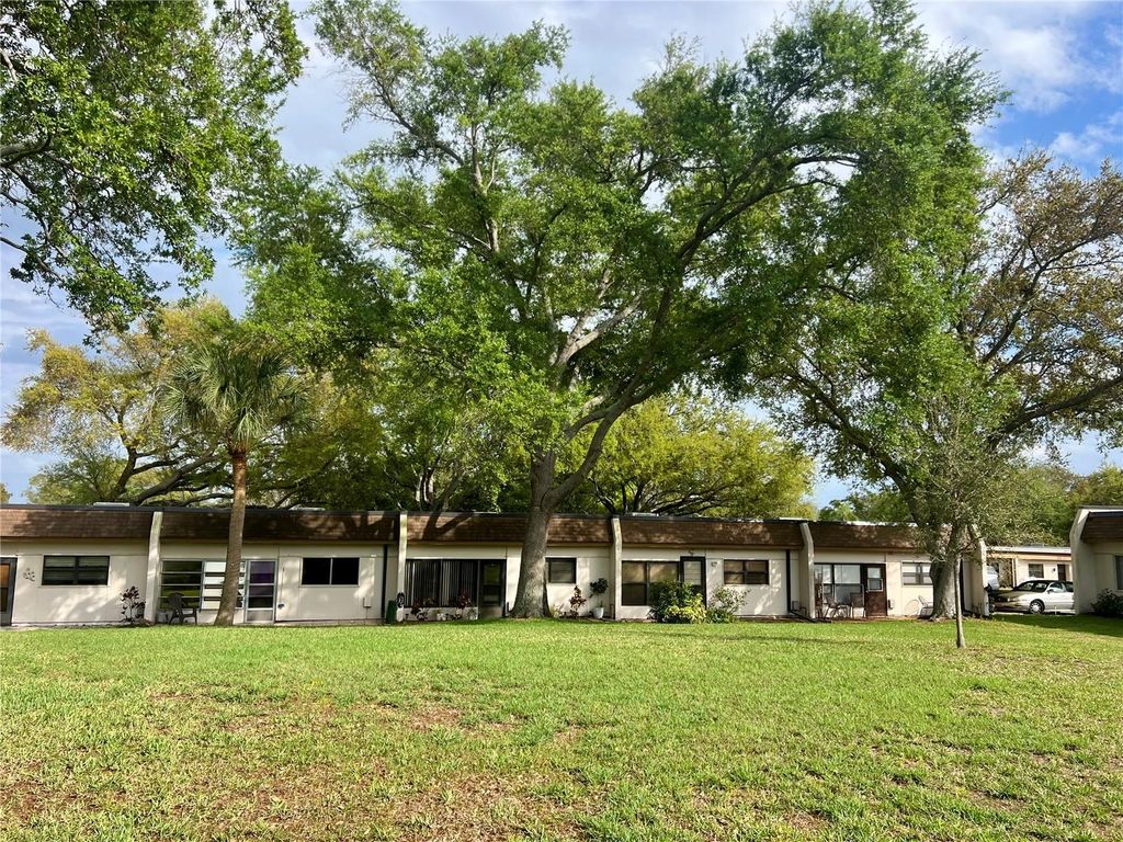 Image 15 of property listing at 1395 MISSION DRIVE W 28C, Clearwater, FL 33759