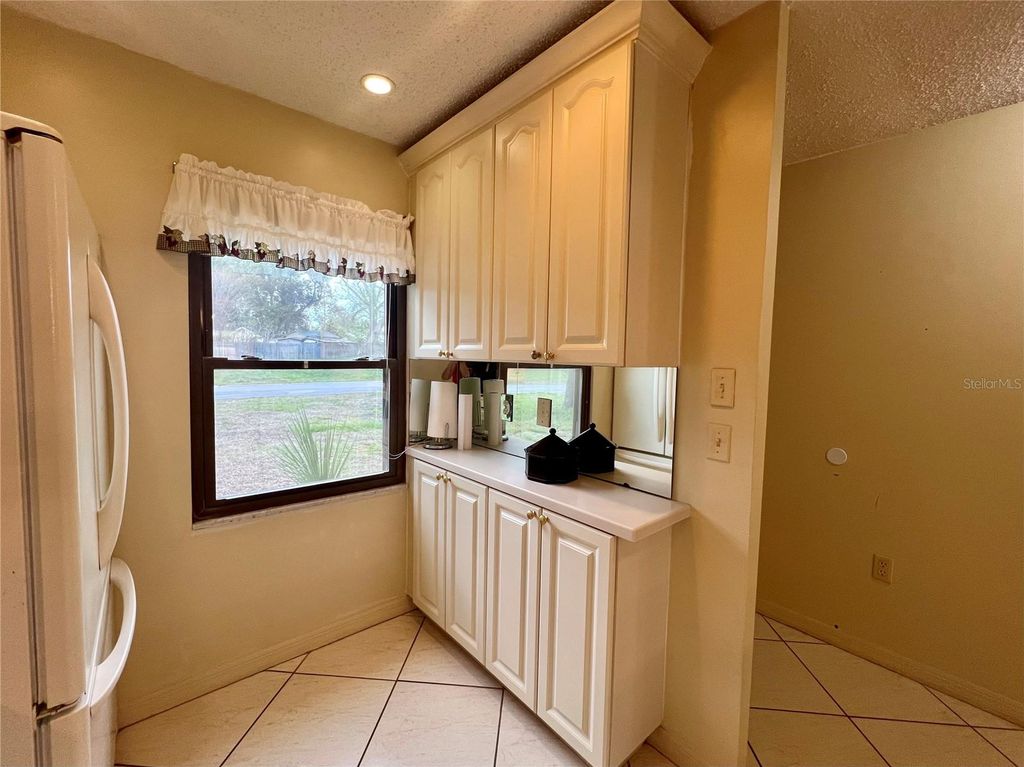 Image 4 of property listing at 1395 MISSION DRIVE W 28C, Clearwater, FL 33759