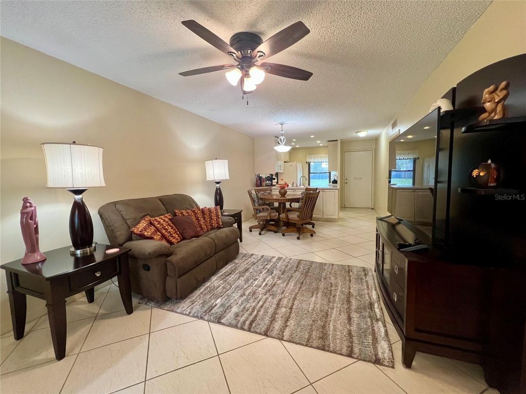 Image 7 of property listing at 1395 MISSION DRIVE W 28C, Clearwater, FL 33759