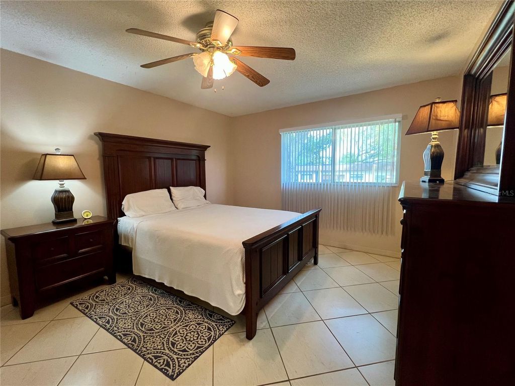 Image 9 of property listing at 1395 MISSION DRIVE W 28C, Clearwater, FL 33759
