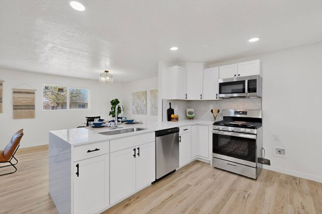 10706 Fairbanks Road NE, Albuquerque, NM 87112