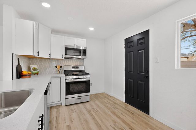 10706 Fairbanks Road NE, Albuquerque, NM 87112