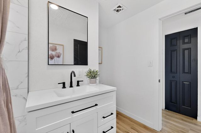 10706 Fairbanks Road NE, Albuquerque, NM 87112