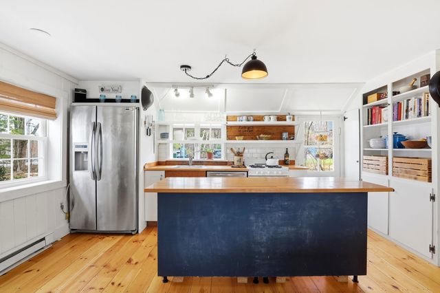 338 Stage Road, Nottingham, NH 03290