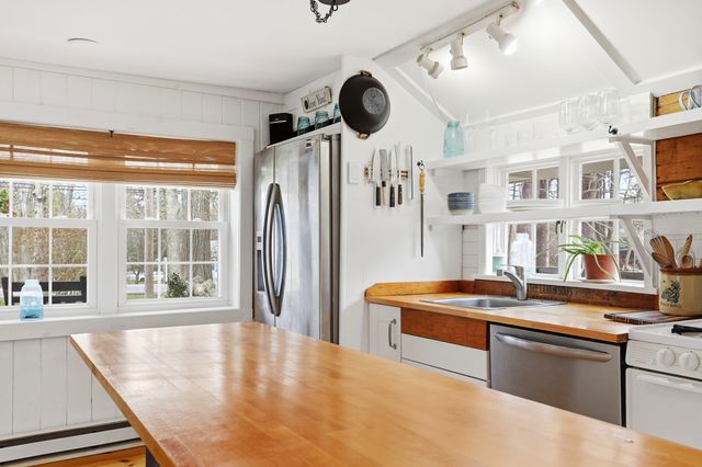 338 Stage Road, Nottingham, NH 03290