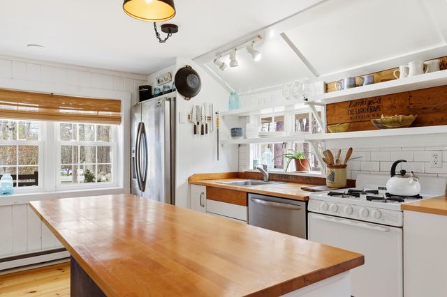 338 Stage Road, Nottingham, NH 03290