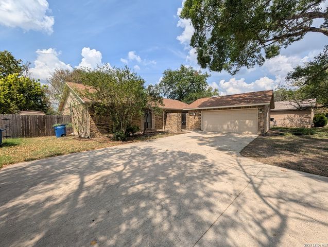 619 SUMMERWOOD DR, New Braunfels, TX 78130