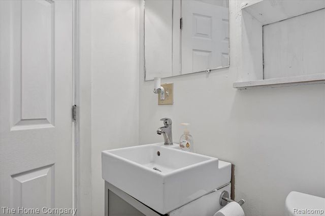 35799 Park Place, Romulus, MI 48174