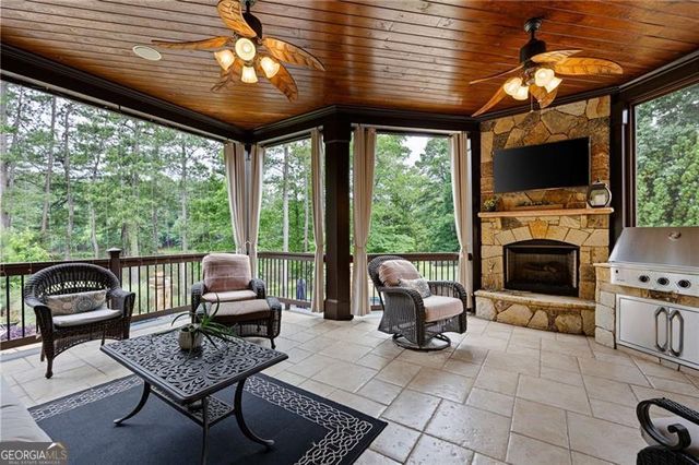 1255 Waterfall Lane NW, Acworth, GA 30101